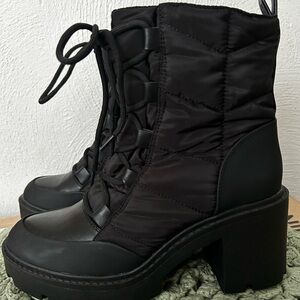 Brand New women’s Size 8.5 Black Dream Pair Chunky Heel Combat/ Snow Boots